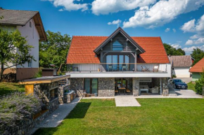 Vineyard Cottage Lan On The Hill - Happy Rentals